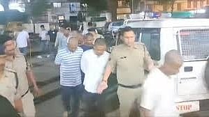 கவலரத்தில் ஈடுபட்டவர்களுக்கு மொட்டையடித்த காவல்துறை