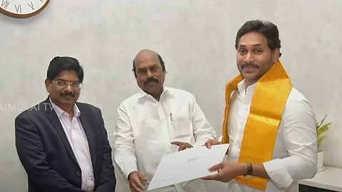 ஆந்திர முன்னாள் முதலமைச்சர் ஜெகன்மோகன் ரெட்டியைச் சந்தித்த தமிழ்நாடு குழு