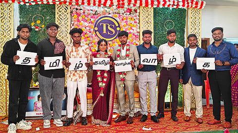 இருமொழிக் கொள்கைக்கு ஆதரவாக களமிறங்கிய புதுமண தம்பதிகள்