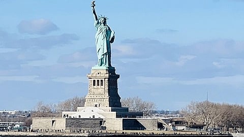 சுதந்திரா தேவி சிலை