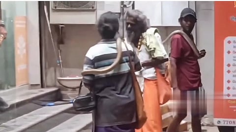 யாசகம் எடுத்த நபர்கள்