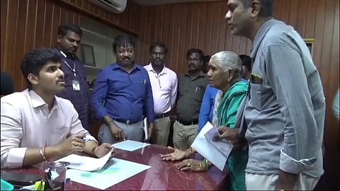 மாவட்ட ஆட்சியர்