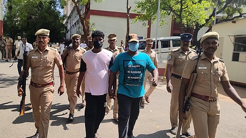 இருவர் நீதிமன்றத்தில் சரண்