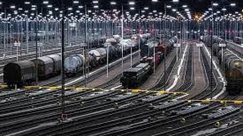 ரயில் நிலையம்