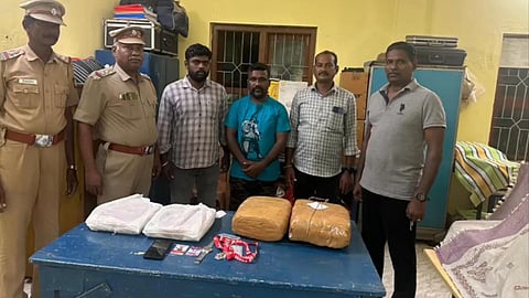 கடத்தி பறிமுதல் போலி நிருபர் கைது