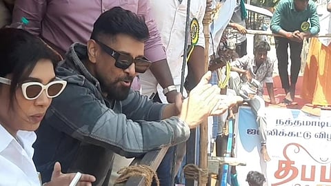 மாடுபிடி வீரர்களை பாராட்டிய நடிகர் விக்ரம்