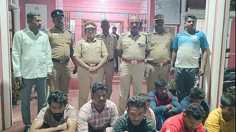 பங்களாதேஷ் நாட்டைச் சேர்ந்த 8 பேர் கைது