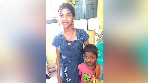 சிறுமிகளுக்கு பாராட்டு