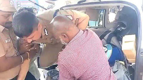 நூலிழையில் தப்பிய காவல் ஆணையர்