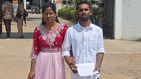 காதல் தம்பதியர் எஸ்பி அலுவலகத்தில் தஞ்சம்