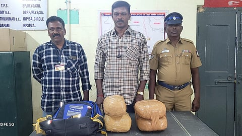 8 கிலோ கஞ்சா பறிமுதல்