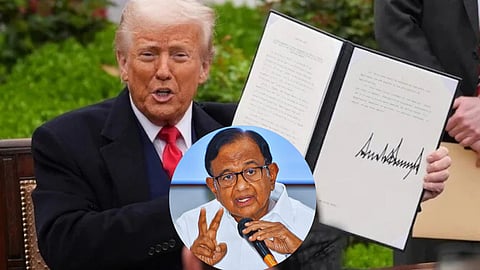 முன்னாள் மத்திய அமைச்சர் ப.சிதம்பரம் எழுதும்