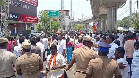 பாஜகவினர் - வழக்கறிஞர்கள் இடையே தள்ளு முள்ளு