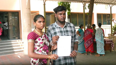 கலப்பு காதல் திருமணம் செய்த தம்பதி