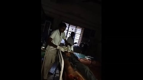 செல்போன் லைட்டில் மருத்துவம்