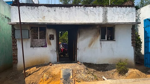 பெட்ரோல் குண்டு வீசிய 3 பேர் உட்பட 4 பேர் கைது