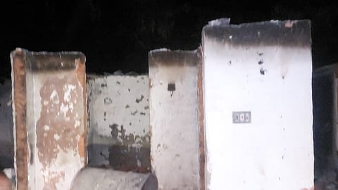 கூரை வீட்டில் ஏற்பட்ட தீ விபத்து