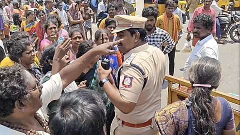 பேருந்துகள் இல்லாததால் பக்தர்கள் அவதி