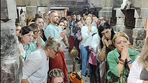 வெளிநாட்டு பக்தர்கள் தரிசனம்