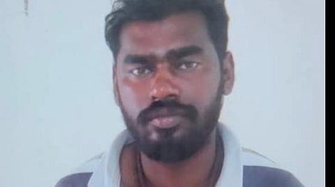 துப்பாக்கியுடன் வலம் வந்த நபர் கைது