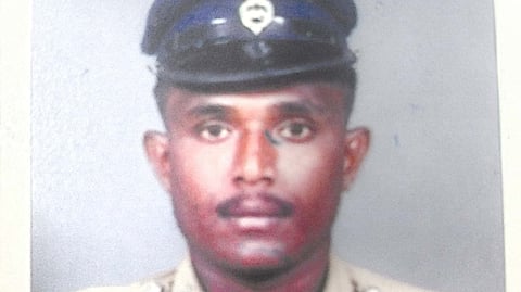 சிறை காவலர் சஸ்பெண்ட்