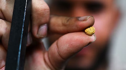 ஈயத்தை தங்கமாக மாற்றும் விஞ்ஞானிகள்