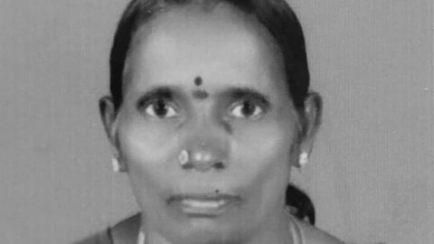 ஏரியில் மிதந்த பெண்