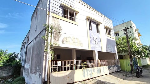 வீட்டின் பூட்டை உடைத்து 40 சவரன் தங்க நகைகள் கொள்ளை