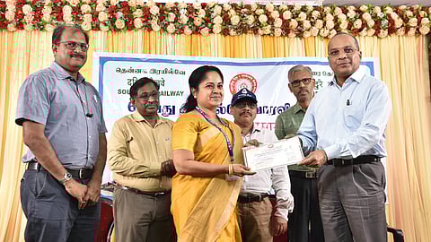 'ரயில் சேவா புரஸ்கார்'