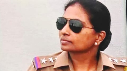 பெண் காவல் ஆய்வாளர் மீது புகார்