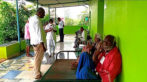 காப்பகத்தில் உணவருந்திய 3 பேர் உயிரிழப்பு