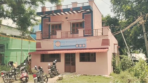 வீட்டின் பூட்டை உடைத்து 12 சவரன் தங்க நகைகள் திருட்டு