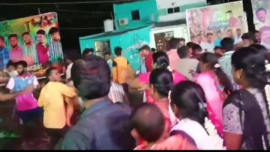 ஊர் மக்களை தாக்கிய 3 சிறுவர்கள் உட்பட 14 பேர் கைது