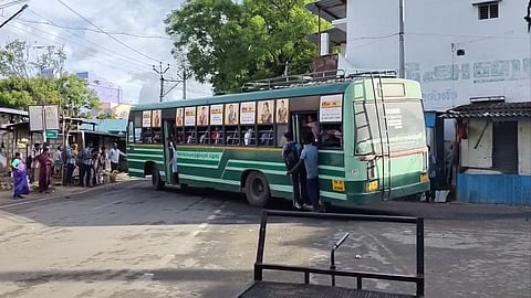 நிற்காமல் சென்ற அரசு பேருந்து