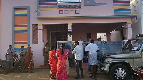 வீட்டின் பூட்டை உடைத்து 30 சவரன் தங்க நகைகள் திருட்டு