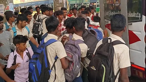 தனியார் பள்ளி மாணவர்கள்