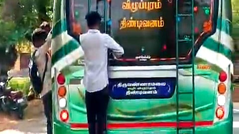 மாணவர்களின் ஆபத்தான பயணம்