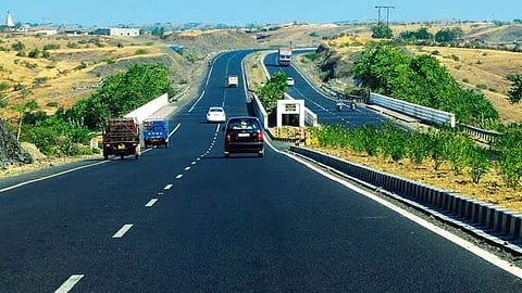 பரமக்குடி - -ராமநாதபுரம் இடையே, நான்கு வழி சாலை