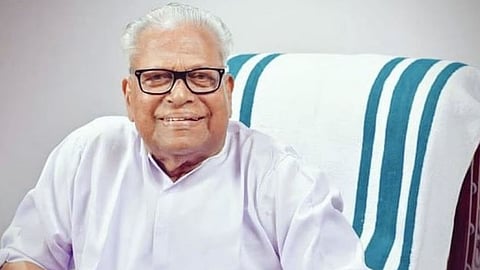 former kerala cm achuthanandans health continues to be serious