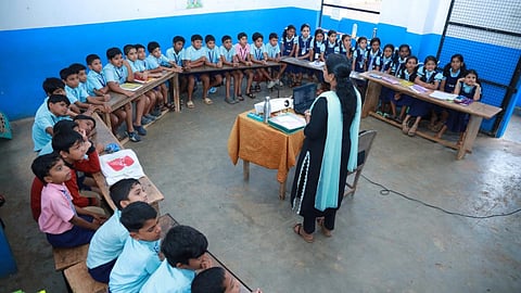 ப வடிவ இருக்கை நடைமுறை