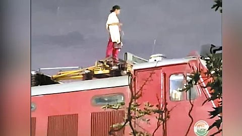 தாம்பரம் ரயில்வே காவல்துறையினர் பெண்ணை பத்திரமாக மீட்டனர்.