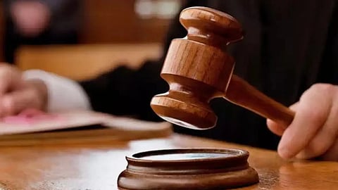 அமெரிக்க குழந்தையை தத்தெடுக்க மனு