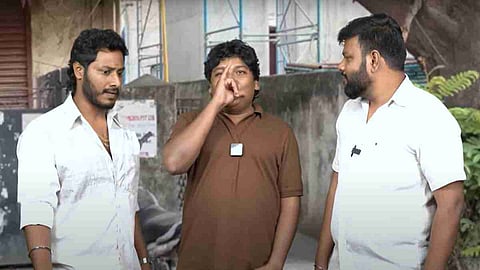 கோபி - சுதாகருக்கு எம்.ஆர்.ராதா விருது வழங்க வேண்டும்