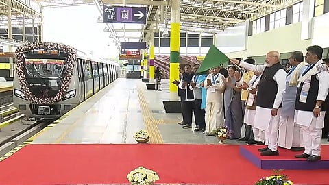 மெட்ரோ சேவையை தொடங்கி வைத்த பிரதமர்