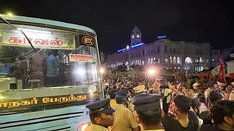 தூய்மை பணியாளர்கள் கைது