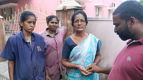 தங்க மோதிரத்தை ஒப்படைத்த தூய்மை பணியாளர்