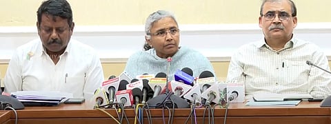 செய்தியாளர்களைச் சந்தித்த அரசு தரப்பு