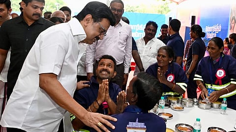 தூய்மைப் பணியாளர்களுக்கு இலவச உணவு திட்டம்