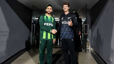 நியூசிலாந்தின் தோல்வியால் பாகிஸ்தானுக்கான அரையிறுதி வாய்ப்பு உயிர்பெற்றது