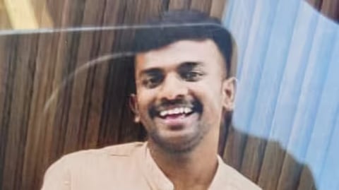 bengaluru women ties boy friend up burns him alive